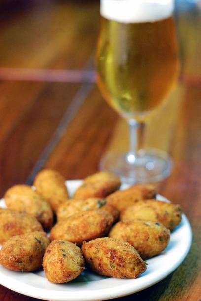 Bolinhos de bacalhau: moldados na colher