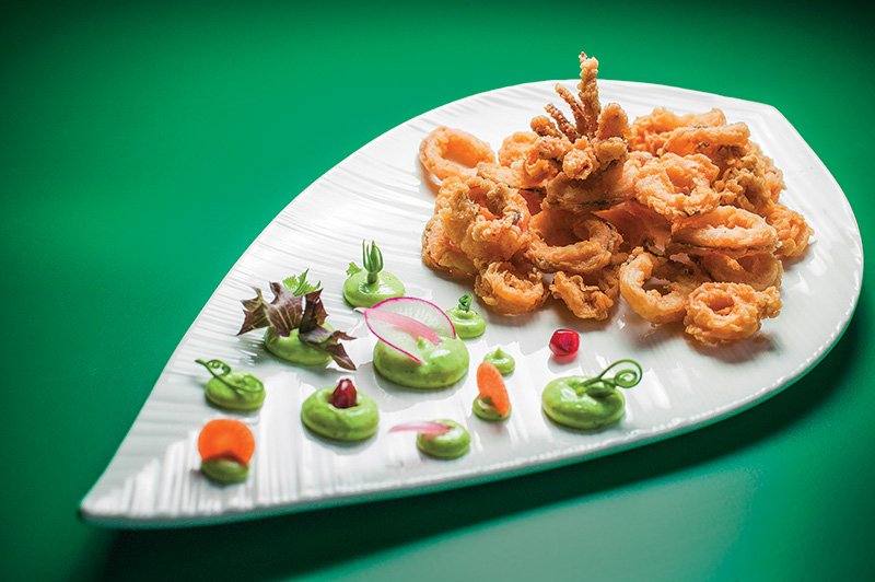 Lula com maionese de limão-cravo: toque caiçara e apresentação refinada Lula com maionese de limão-cravo: toque caiçara e apresentação refinada