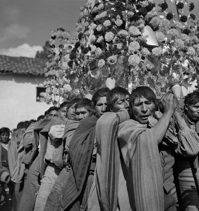 Imagens de festas populares em Cuzco, no Peru, formam um dos núcleos da exposição Imagens de festas populares em Cuzco, no Peru, formam um dos núcleos da exposição