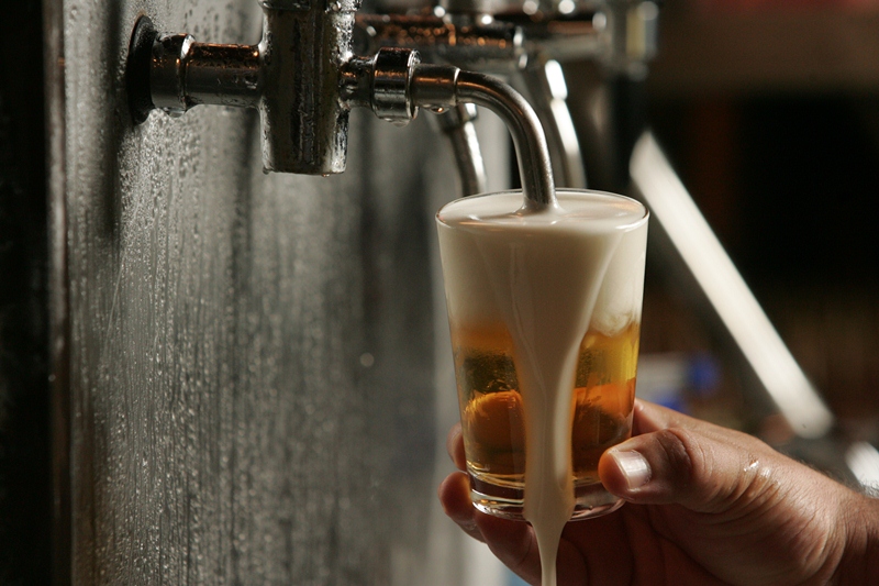 Da marca Braumeister, o chope servido na casa é leve