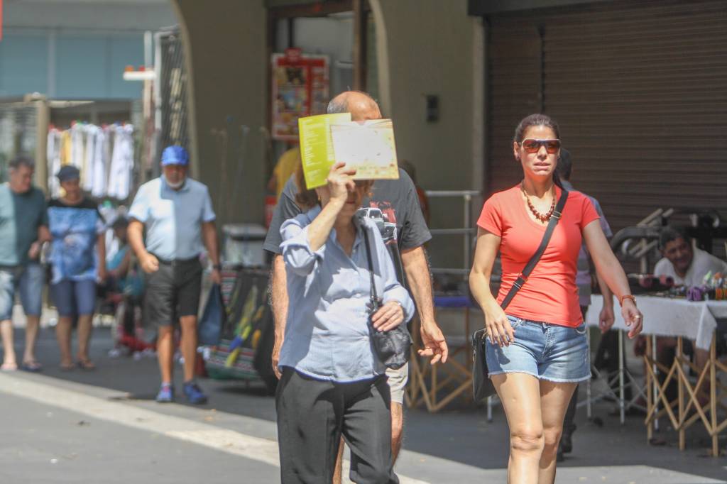 Termômetros marcaram 26ºC na noite de terça
