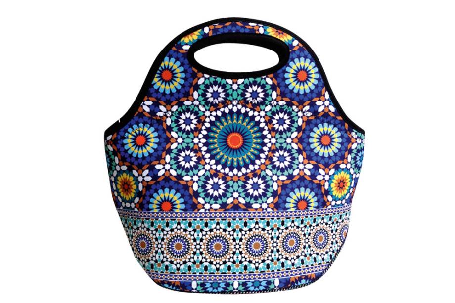 Lancheira estampada de neoprene, R$ 86,90. Juliana Curi para Elo7. Lancheira estampada de neoprene, R$ 86,90. Juliana Curi para Elo7.