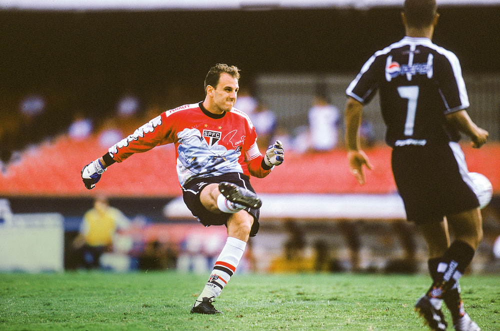Maior goleiro-artilheiro da história, Rogério Ceni encerra a carreira