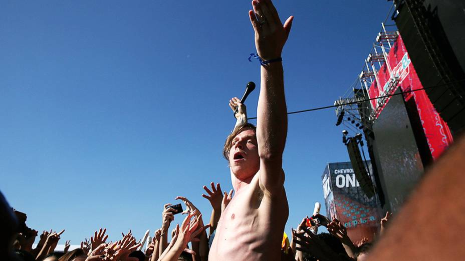 Matt Shultz, vocalista do Cage The Elephant, anima o festival Matt Shultz, vocalista do Cage The Elephant, anima o festival
