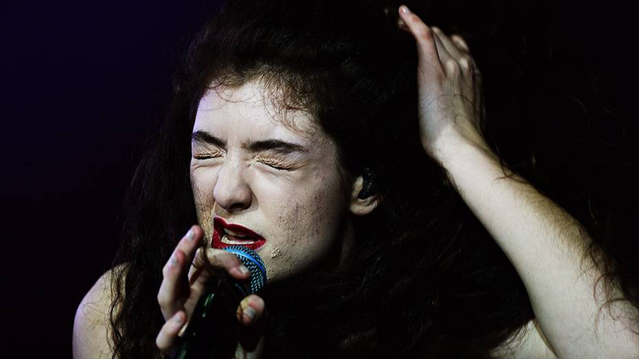 Com um show introspectivo e vibrante, a adolescente neozelandesa de 17 anos foi uma das grandes surpresas do primeiro dia do festival Com um show introspectivo e vibrante, a adolescente neozelandesa de 17 anos foi uma das grandes surpresas do primeiro dia do festival