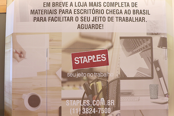 Staples inaugura primeira loja física permanente no país
