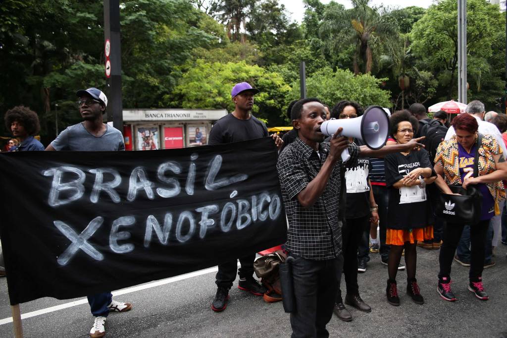 Refugiados protestam contra o racismo e a xenofobia na Avenida Paulista