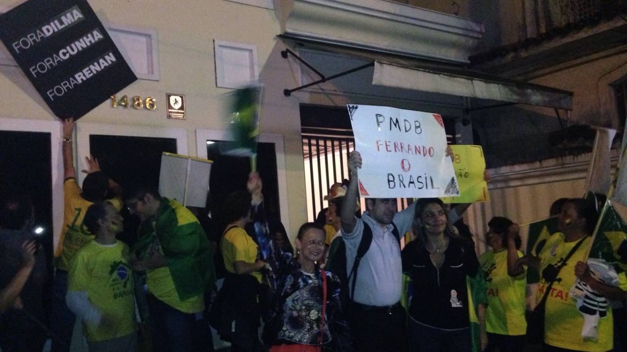 foto protesto pmdb barbara