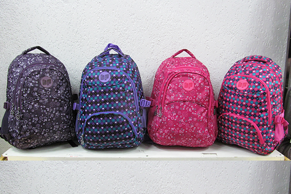 Mochilas: 45 reais cada, na Astral (Rua Voluntários da Pátria, 2157, Santana)