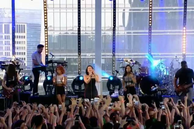 Público interage com a cantora Demi Lovato em pocket show em São Paulo Público interage com a cantora Demi Lovato em pocket show em São Paulo