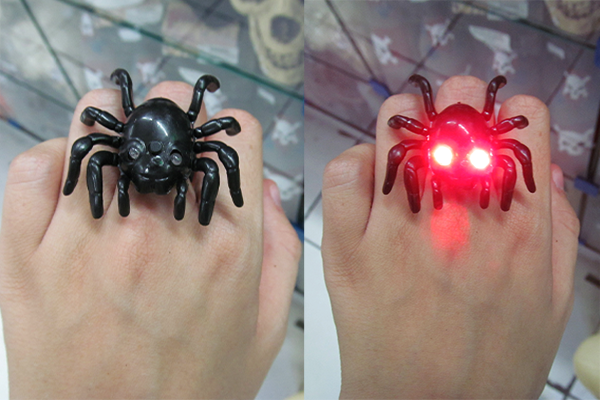 Anel de aranha com led: 2,30 reais, na Império das Festas