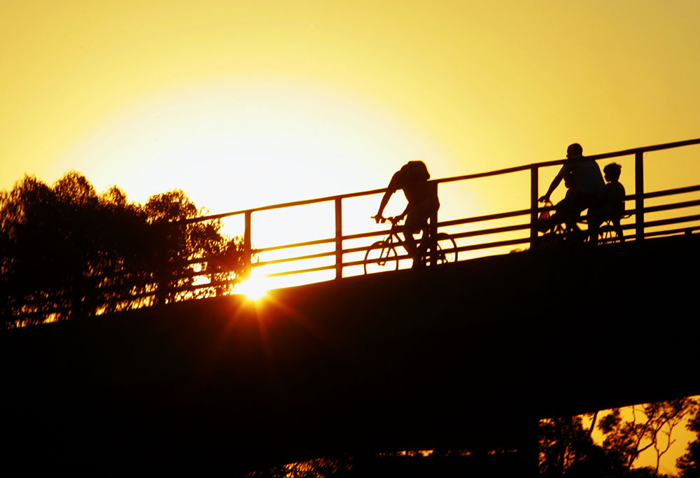 Passarelas homenageiam personalidades que marcaram a cidade