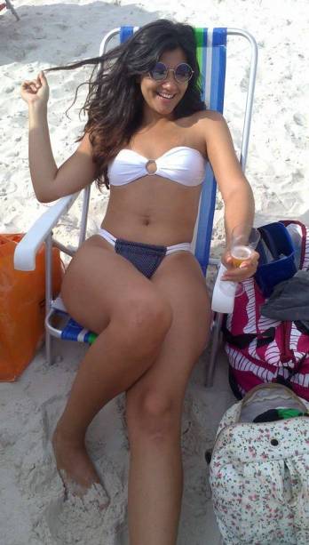Carolina mora no Rio de Janeiro e é formada em cenografia