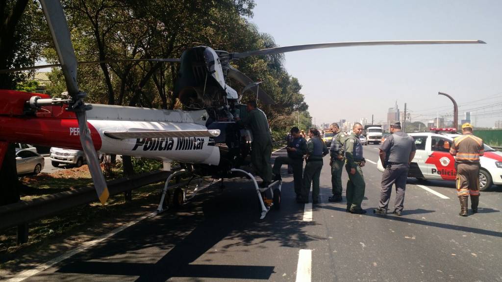Helicóptero da PM sofre pane e fecha o trânsito na Marginal Pinheiros