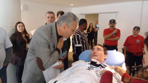 Portador de Esclerose Lateral Amiotrófica assiste a jogo no Itaquerão