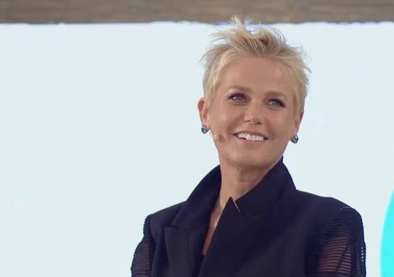Após morte de irmão, Xuxa não apresentará programa nesta segunda (14)