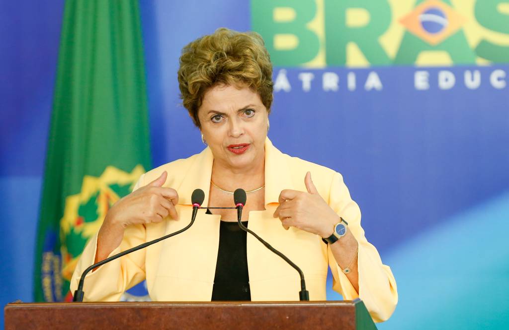 Dilma é alvo de ataques em post de funcionária de bufê que a serviu