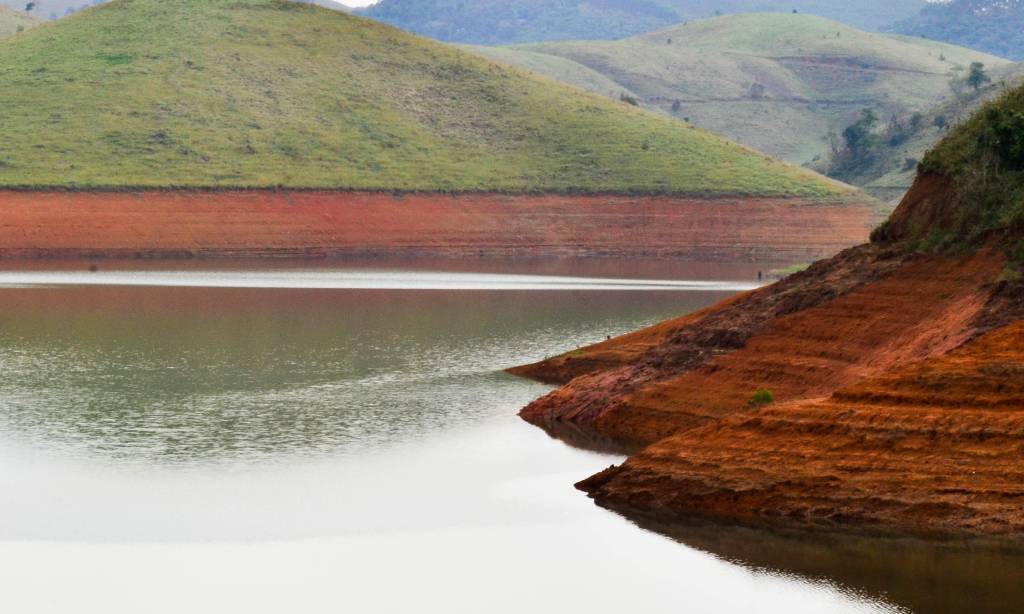 Chuva supera média histórica de setembro e faz Cantareira subir