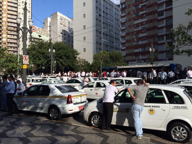 Câmara de São Paulo veta funcionamento do Uber