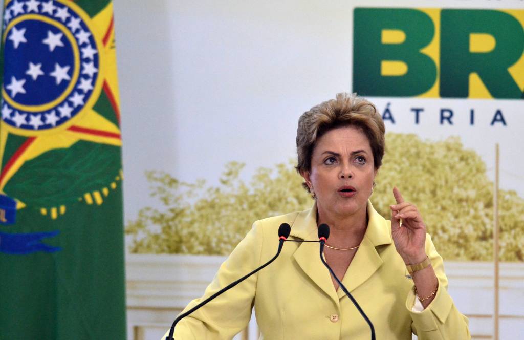 Dilma reconhece crise e diz que país precisará de ‘remédios amargos’