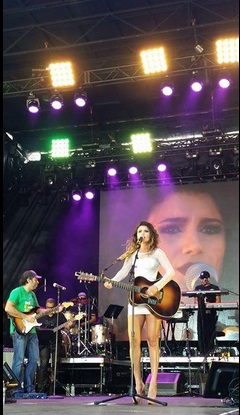 A apresentação de Paula Fernandes A apresentação de Paula Fernandes