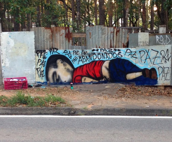 ‘Pensei no meu filho’, diz policial que carregou menino sírio nos braços