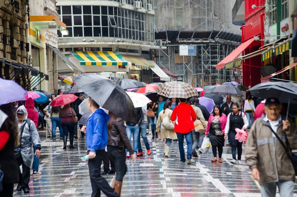 Feriado de Independência tem previsão de frio e chuva na capital