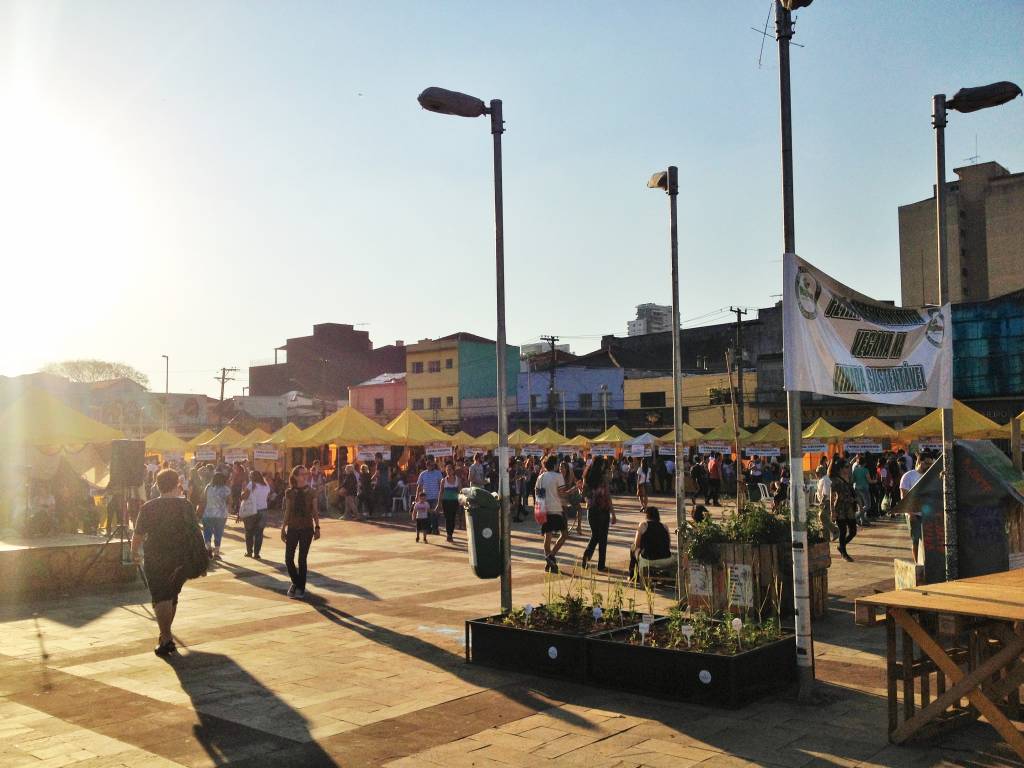 Feira gastronômica vende de coxinha de jaca a hambúrguer de banana