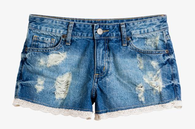 Short jeans com renda, Costume: R$ 239,00 Short jeans com renda, Costume: R$ 239,00
