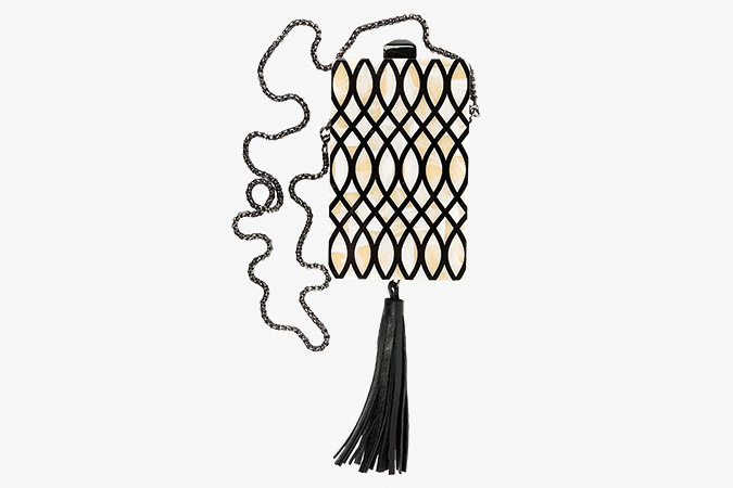 Bolsa modelo clutch de madrepérola e acrílico Bolsa modelo clutch de madrepérola e acrílico