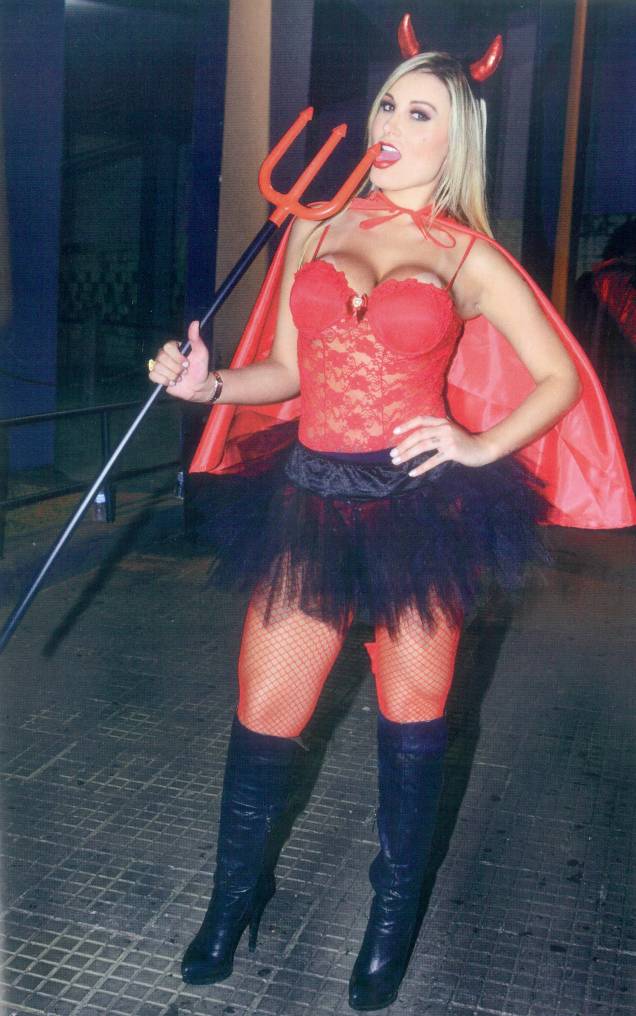 Páginas do livro "Morri para Viver", de Andressa Urach, que sai com uma tiragem inicial de 1 milhão de exemplares Páginas do livro "Morri para Viver", de Andressa Urach, que sai com uma tiragem inicial de 1 milhão de exemplares
