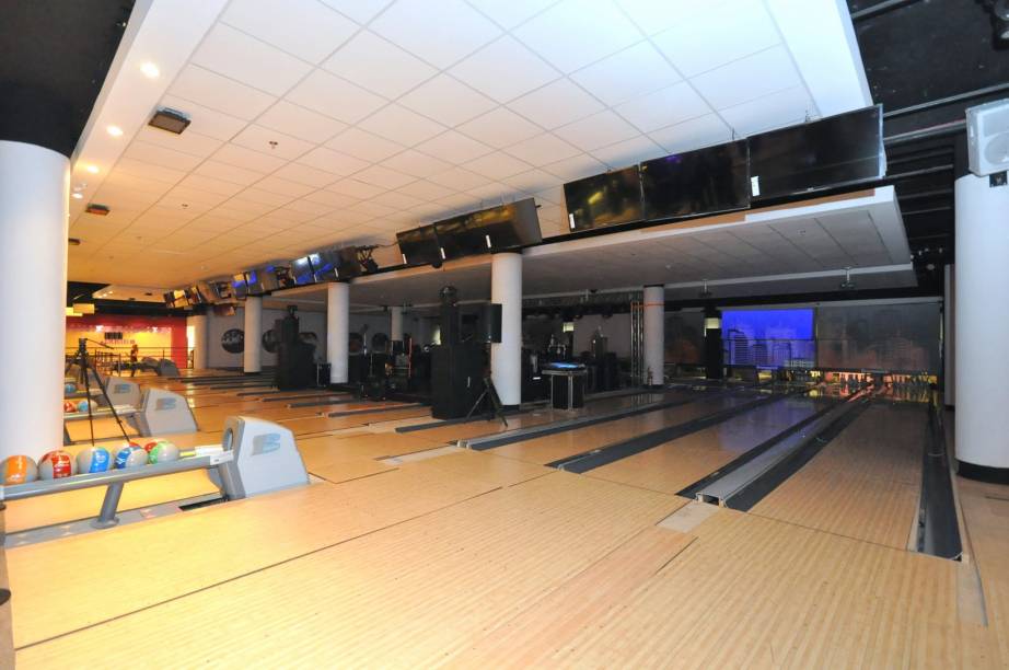 Villa Bowling, no Shopping West Plaza