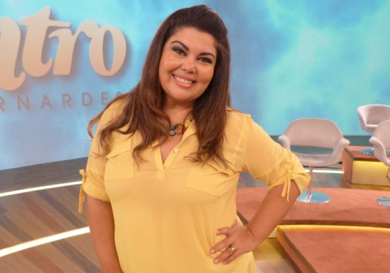 Carro da atriz Fabiana Karla é alvo de tiros em Niterói