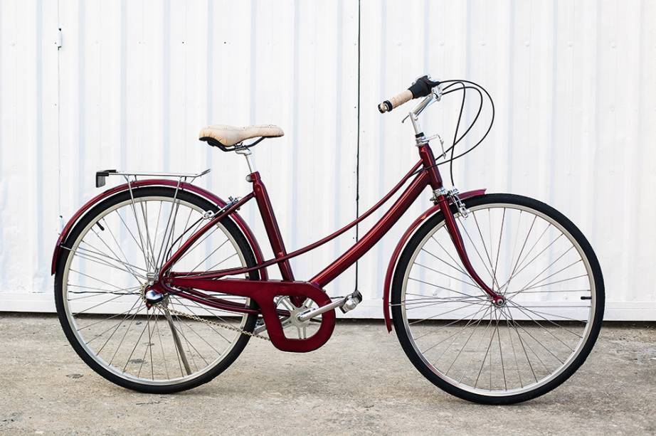 Ceci: modelo dos anos 80,passou a ter guidão mais confortável, além de novo câmbio e refletores. Valor estimado: 2 600 reais Ceci: modelo dos anos 80,passou a ter guidão mais confortável, além de novo câmbio e refletores. Valor estimado: 2 600 reais