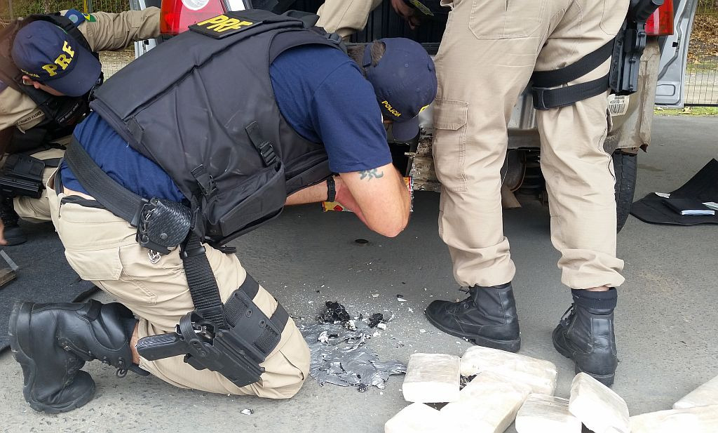 Polícia Rodoviária apreende 62 quilos de pasta base de cocaína na Régis Bittencourt