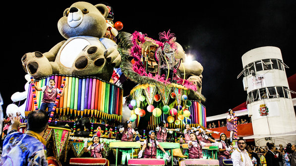 Desfile da Rosas de Ouro