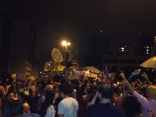 Bloco Agora Vai agita o Minhocão durante o Carnaval Bloco Agora Vai agita o Minhocão durante o Carnaval