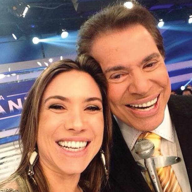 Selfie de Patrícia Abravanel com o pai nos estúdios do SBT