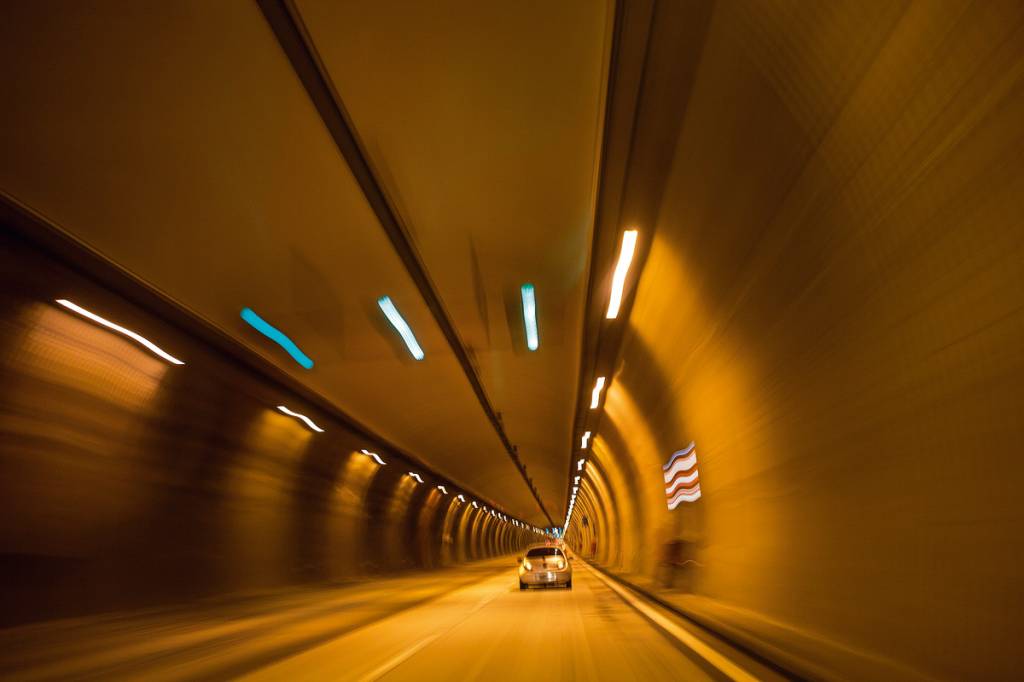 Ícones da imprensa esportiva são homenageados em túneis da Imigrantes