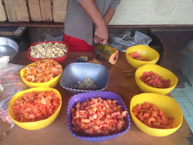Doações: antes de consumido, o alimento passa por uma seleção Doações: antes de consumido, o alimento passa por uma seleção
