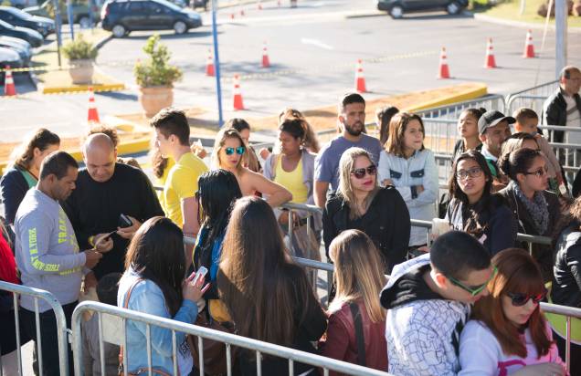 Outlet Forever 21: cerca de 350 pessoas esperavam a loja abrir na manhã deste sábado (27) Outlet Forever 21: cerca de 350 pessoas esperavam a loja abrir na manhã deste sábado (27)