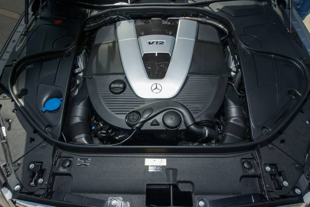 O V12 biturbo com 530 cv: reação instantâneae vigorosa ao acelerar O V12 biturbo com 530 cv: reação instantâneae vigorosa ao acelerar
