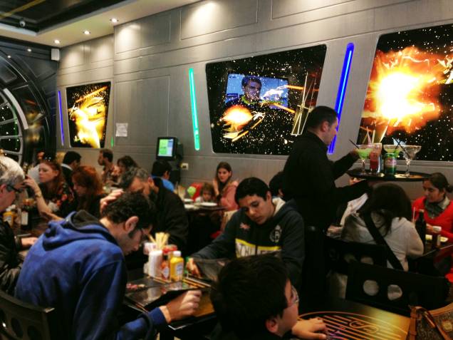 Jedis Burger e Grill: os garçons não usam roupas temáticas Jedis Burger e Grill: os garçons não usam roupas temáticas