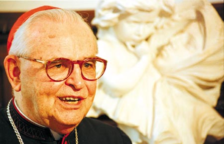 Dom Paulo Evaristo Arns deixa UTI, mas segue internado