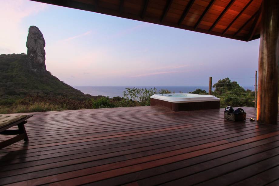 Um dos bangalôs da Pousada da Morena: jacuzzi na varanda Um dos bangalôs da Pousada da Morena: jacuzzi na varanda