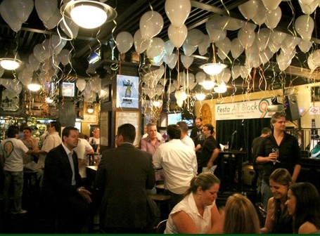 Bares promovem folias de pré-carnaval para todos os públicos