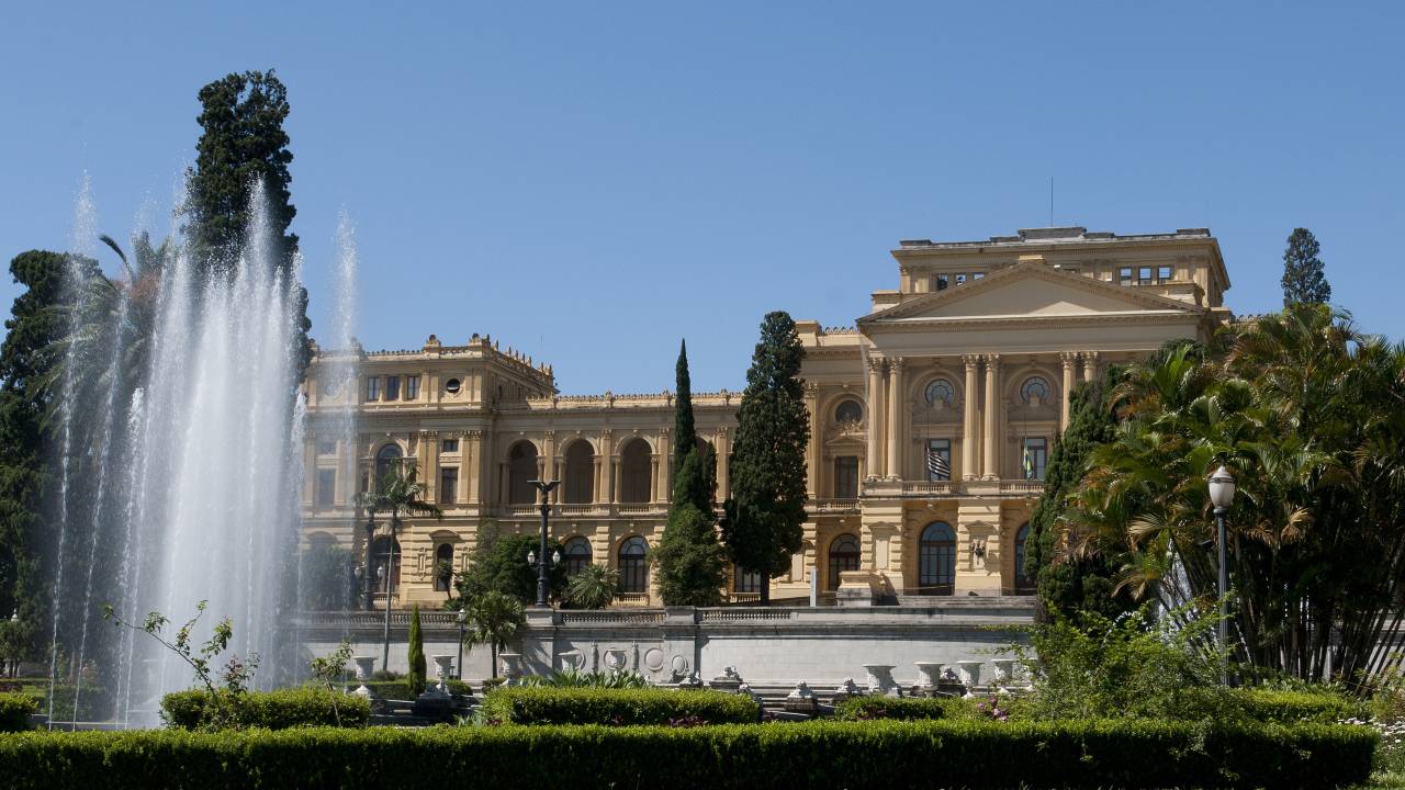 Fonte do Parque Independência e o Museu Paulista da Universidade de São Paulo