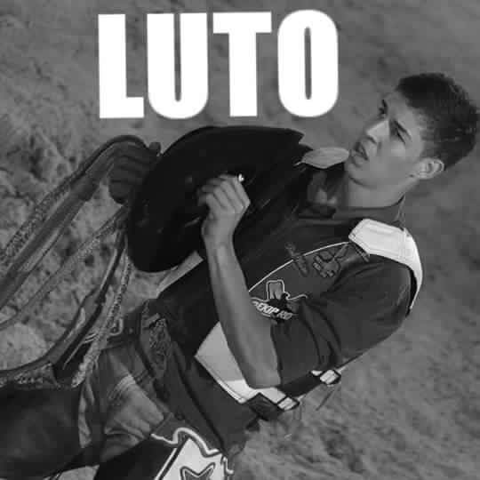 Peão de 17 anos morre pisoteado por touro em rodeio no interior