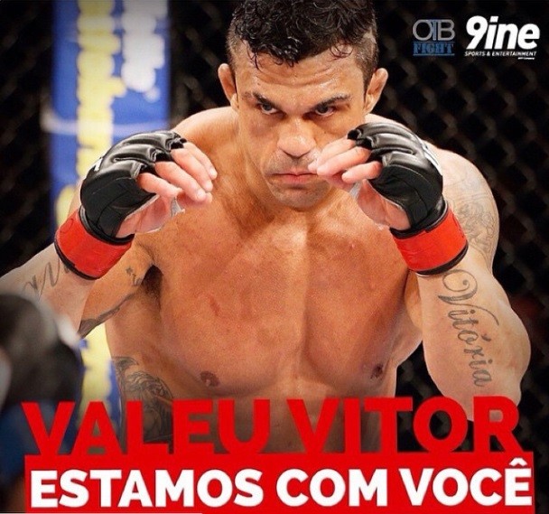 Belfort é consolado por Ronaldo após derrota