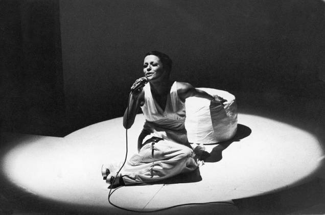 No programa Elis Especial, da TV Globo, em 1972 No programa Elis Especial, da TV Globo, em 1972